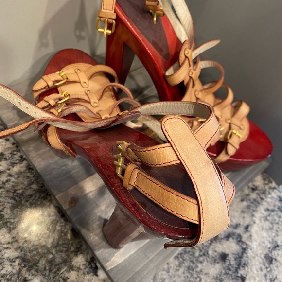 Giuseppe Zanotti, size 42. Easy to walk in. Some scratches see picture. No box - Picture 11 of 13